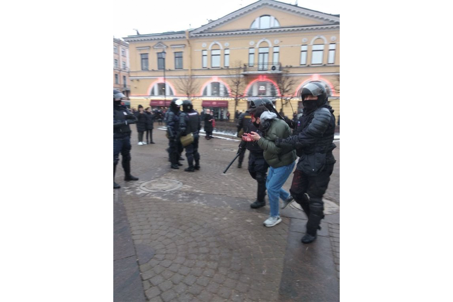 Задержанный в Петербурге, которому разбили голову, 31 января 2021 года / Фото: Катерина Дементьева для «Медузы»