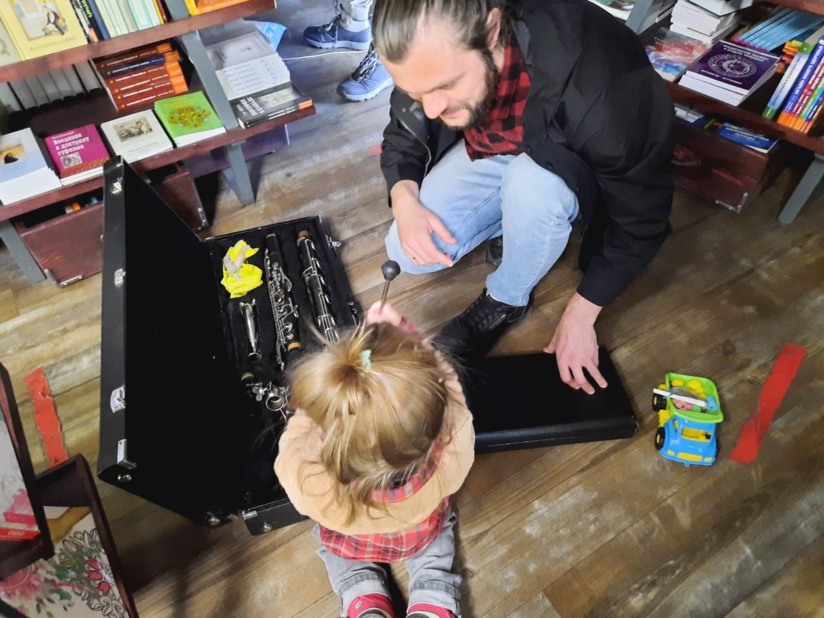 Grigoriy Mumrikov with his daughter / Courtesy of Mumrikova