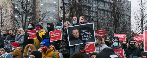 «Припугнуть и держать в тонусе»: как преследуют сторонников Навального