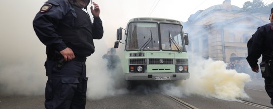 Автобус едет в отдел: задержанные в Петербурге о том, как полиция пыталась найти им место