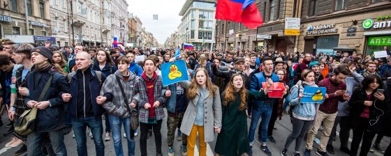 Госдума приняла закон о вовлечении детей в акции. Но не объяснила, как он будет работать