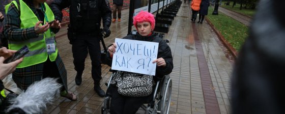 Женщины в черном и мужчины с повестками: итоги акций 24 сентября против мобилизации