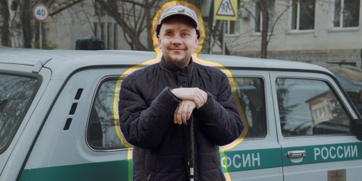 Незрячему крымчанину Александру Сизикову подкинули книги. Суд отправил его в колонию на 17 лет как лидера «террористической» ячейки