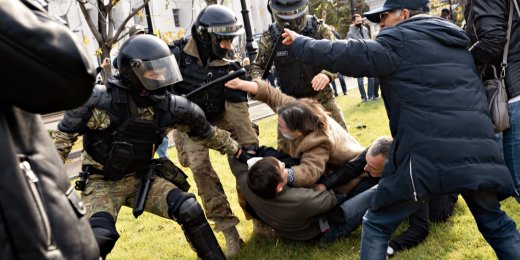 Зачистка на Амуре. Власти усиливают давление на протестующих в Хабаровске