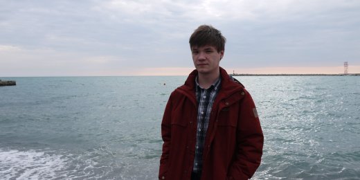 Журналист Александр Савельев занимается расследованиями. На него возбудили уголовное дело
