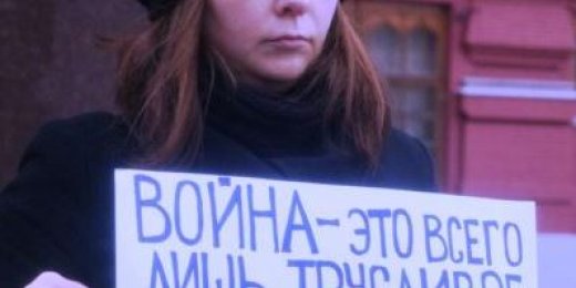 «В количестве примерно трех человек»