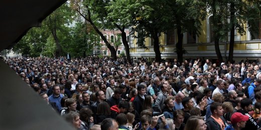 «Били, чтобы народ разошелся»: рассказы задержанных на акции у Мосгоризбиркома