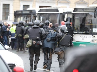      Полиция всю неделю задерживает предполагаемых участников акций 21 апреля. Данные ОВД-Инфо
    