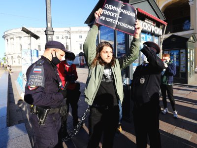      Извинения, компенсации и срок для полицейских: чем может обернуться задержание на пикете
    