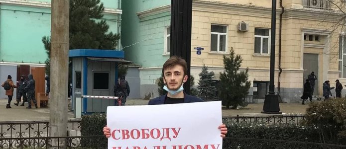 пикет в поддержку Навального / фото: Кадир Исаев