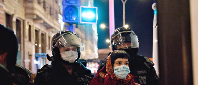 Almost 2,000 Russians arrested on the first day of anti-war protests