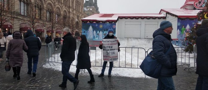 Максим Алексеюк на пикете / Фото предоставила жена задержанного