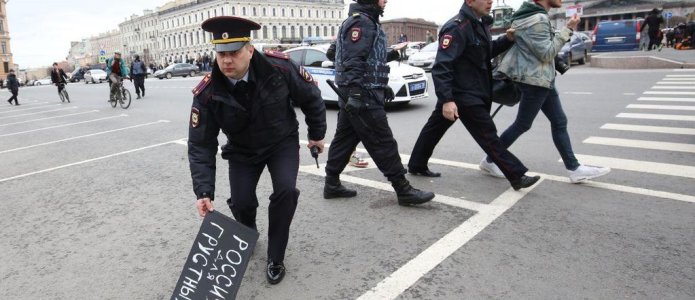 Акции против «царя»: избитые, задержанные, несовершеннолетние